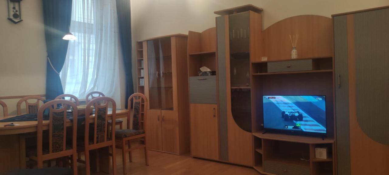 2-Room Appartment Near Westbahnhof Vienna Exterior photo